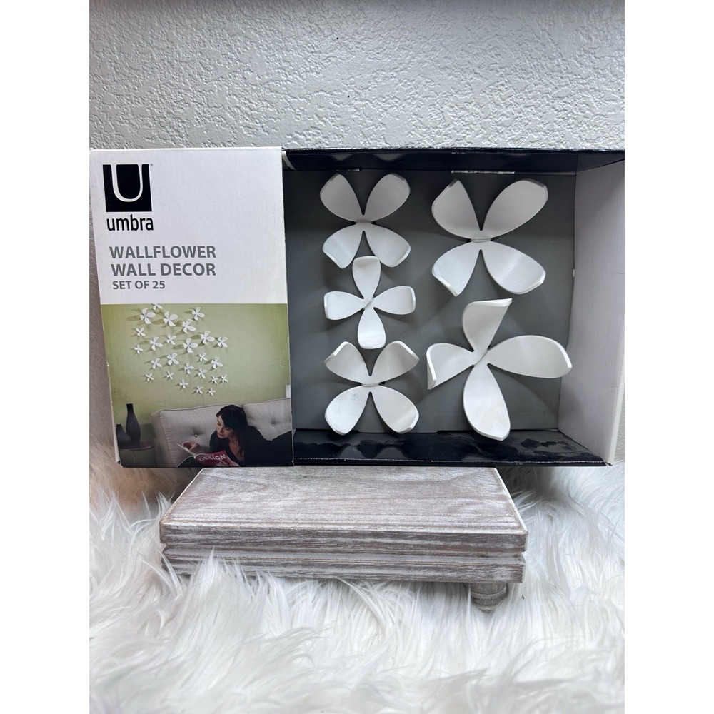 $39 🌙 NIB Umbra Wallflower Wall Decor - Set of 25